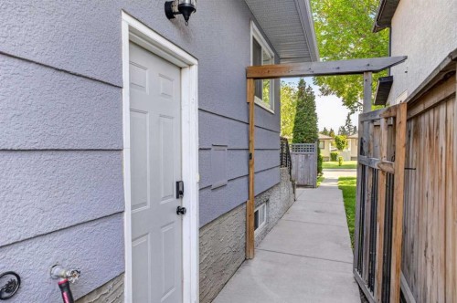 136 41 Avenue Nw, Calgary, AB 