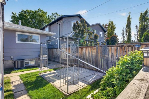 136 41 Avenue Nw, Calgary, AB 