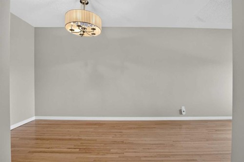 136 41 Avenue Nw, Calgary, AB 