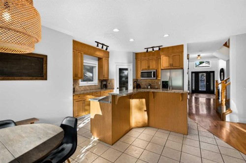 165 Strathlea Place Sw, Calgary, AB 