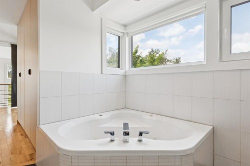 2344 Broadview Road Nw, Calgary, AB 