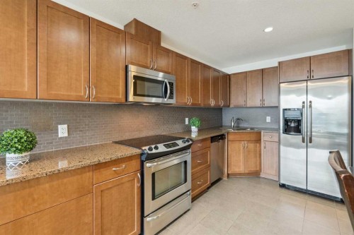 2604-211 13 Avenue Se, Calgary, AB - Indoor Photo Showing Kitchen With Stainless Steel Kitchen