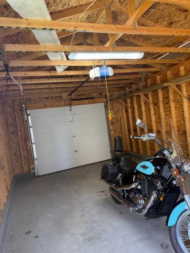 96 Jensen Crescent Ne, Airdrie, AB - Indoor Photo Showing Garage
