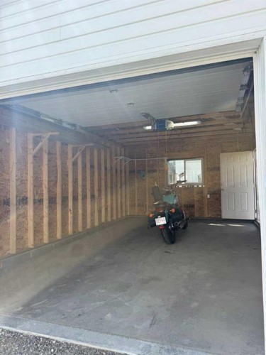 96 Jensen Crescent Ne, Airdrie, AB - Indoor Photo Showing Garage