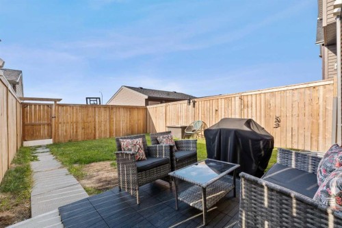 228 Livingston View Ne, Calgary, AB 