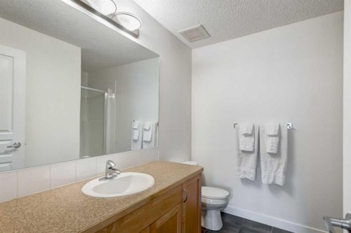 1222-211 Aspen Stone Boulevard Sw, Calgary, AB - Indoor Photo Showing Bathroom
