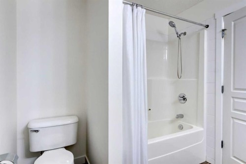 1222-211 Aspen Stone Boulevard Sw, Calgary, AB - Indoor Photo Showing Bathroom