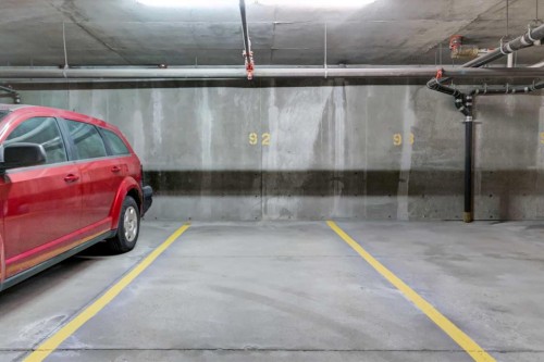 1222-211 Aspen Stone Boulevard Sw, Calgary, AB - Indoor Photo Showing Garage
