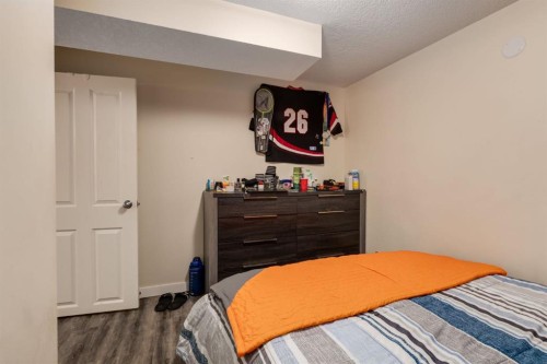2024 43 Street Se, Calgary, AB - Indoor Photo Showing Bedroom