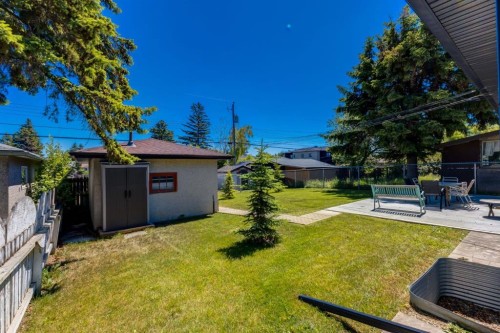 2024 43 Street Se, Calgary, AB - Outdoor