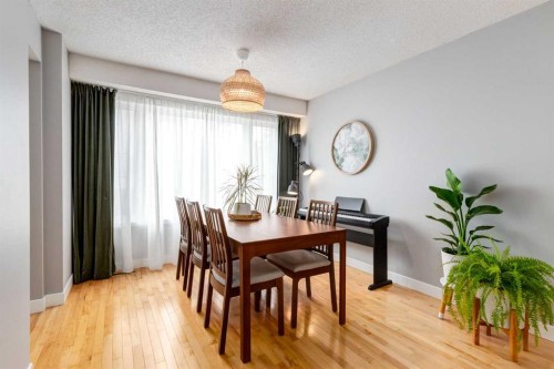88 Coachway Gardens Sw, Calgary, AB 