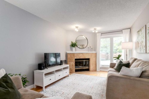88 Coachway Gardens Sw, Calgary, AB 