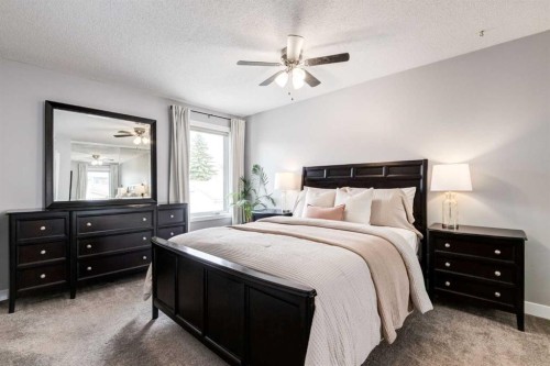 88 Coachway Gardens Sw, Calgary, AB 
