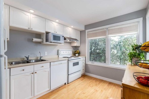 88 Coachway Gardens Sw, Calgary, AB 