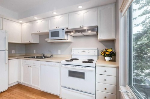 88 Coachway Gardens Sw, Calgary, AB 
