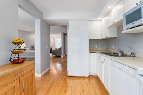 88 Coachway Gardens Sw, Calgary, AB 