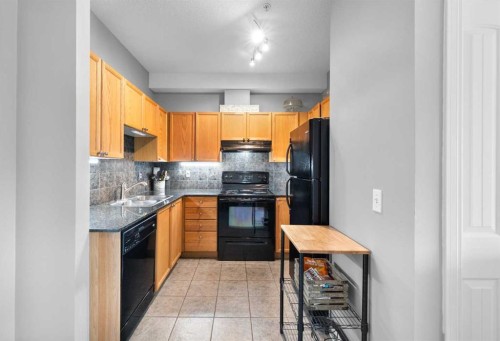220-8 Prestwick Pond Terrace Se, Calgary, AB - Indoor Photo Showing Kitchen