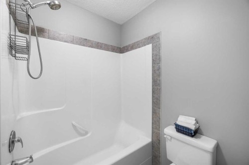 220-8 Prestwick Pond Terrace Se, Calgary, AB - Indoor Photo Showing Bathroom