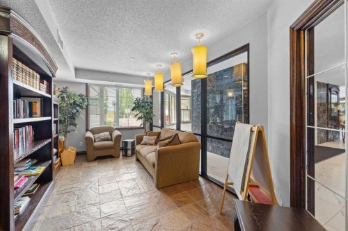 220-8 Prestwick Pond Terrace Se, Calgary, AB - Indoor