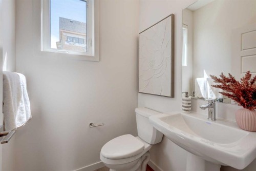 7369 Mercado Avenue Se, Calgary, AB - Indoor Photo Showing Bathroom