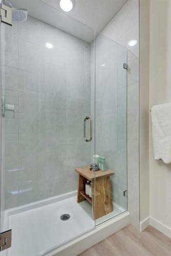 7369 Mercado Avenue Se, Calgary, AB - Indoor Photo Showing Bathroom
