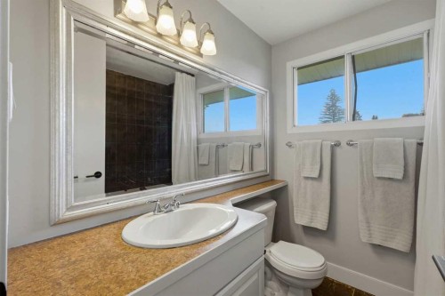 2516 63 Avenue Sw, Calgary, AB 