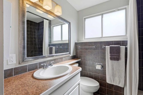 2516 63 Avenue Sw, Calgary, AB 