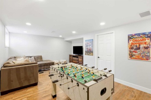 2516 63 Avenue Sw, Calgary, AB 