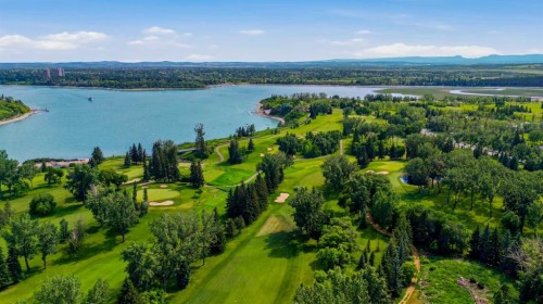 2516 63 Avenue Sw, Calgary, AB 