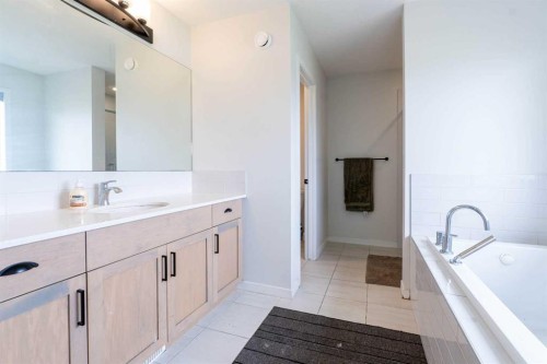 915 Corner Meadows Way Ne, Calgary, AB 