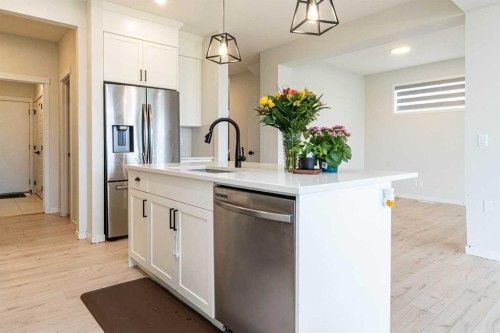 915 Corner Meadows Way Ne, Calgary, AB 
