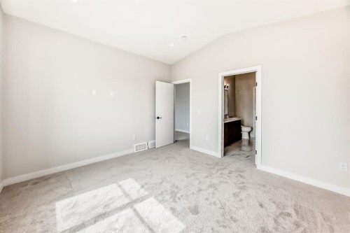 4 Heritage Mews, Cochrane, AB 