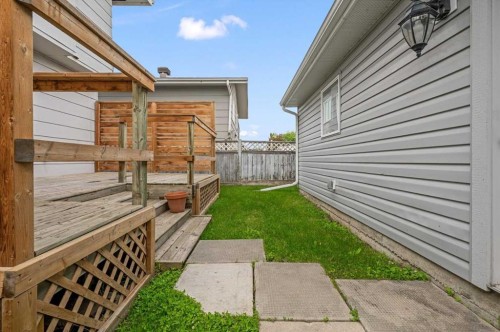 73 Sunvale Crescent Se, Calgary, AB 