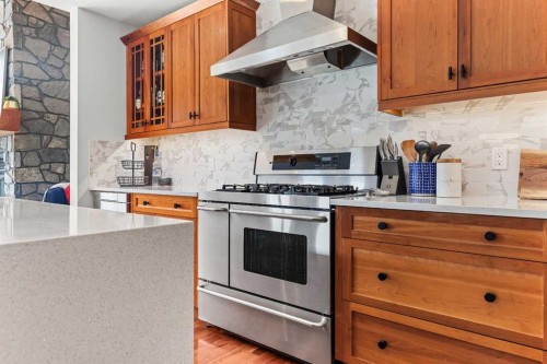 634 4 Street, Canmore, AB - Indoor Photo Showing Kitchen