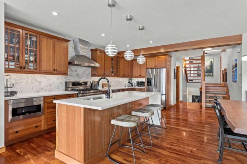 634 4 Street, Canmore, AB - Indoor Photo Showing Kitchen With Upgraded Kitchen