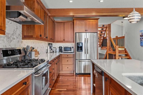 634 4 Street, Canmore, AB - Indoor Photo Showing Kitchen