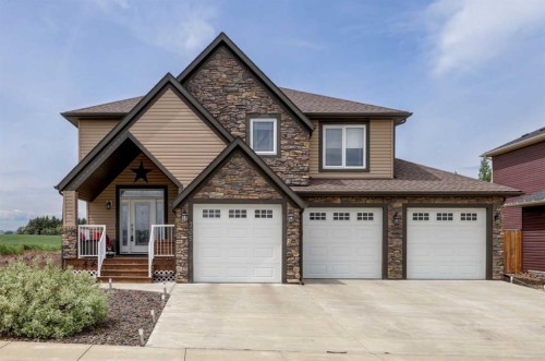 705 West Highland Link  Carstairs, AB T0M 0N0