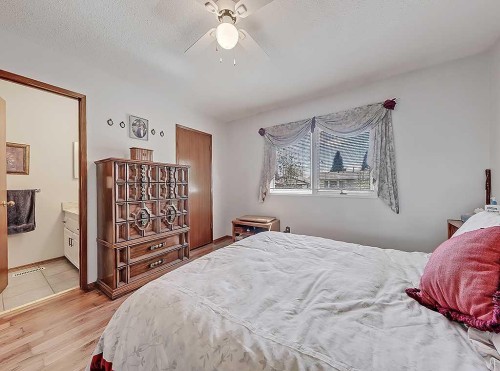 728 Parkvalley Road Se, Calgary, AB 