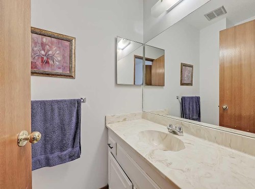 728 Parkvalley Road Se, Calgary, AB 