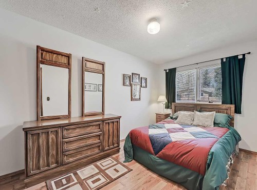 728 Parkvalley Road Se, Calgary, AB 