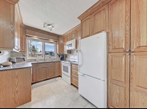728 Parkvalley Road Se, Calgary, AB 