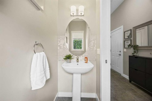 121-300 Marina Drive, Chestermere, AB - Indoor Photo Showing Bathroom