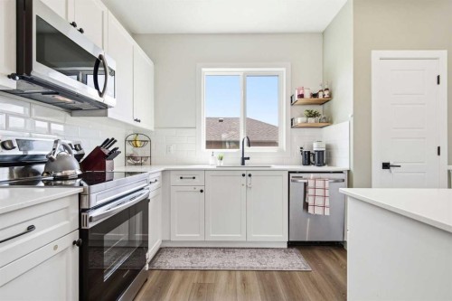 23 Sienna Boulevard, Fort Saskatchewan, AB - Indoor Photo Showing Kitchen With Upgraded Kitchen