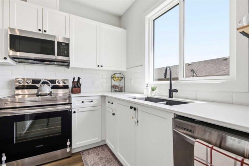 23 Sienna Boulevard, Fort Saskatchewan, AB - Indoor Photo Showing Kitchen With Double Sink