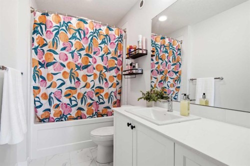 23 Sienna Boulevard, Fort Saskatchewan, AB - Indoor Photo Showing Bathroom