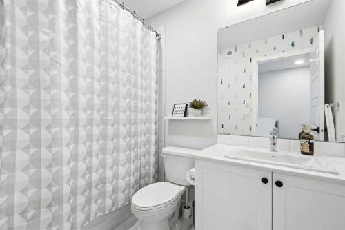 23 Sienna Boulevard, Fort Saskatchewan, AB - Indoor Photo Showing Bathroom
