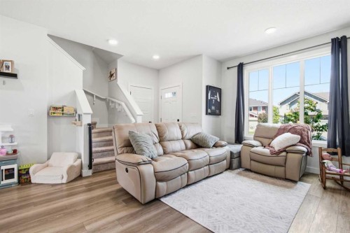 23 Sienna Boulevard, Fort Saskatchewan, AB - Indoor Photo Showing Living Room