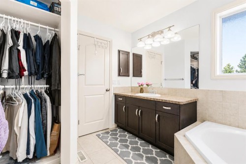 821 Auburn Bay Boulevard Se, Calgary, AB - Indoor Photo Showing Bathroom