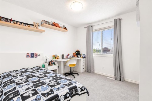 821 Auburn Bay Boulevard Se, Calgary, AB - Indoor Photo Showing Bedroom