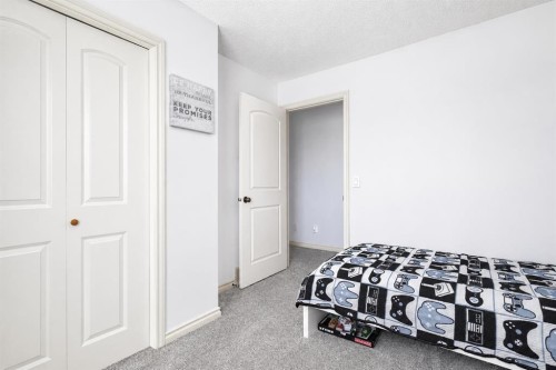 821 Auburn Bay Boulevard Se, Calgary, AB - Indoor Photo Showing Bedroom